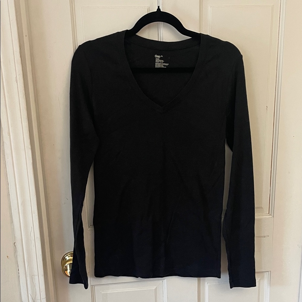 GAP Black Long Sleeve V-Neck Tee